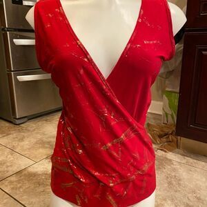 Niche red blouse
